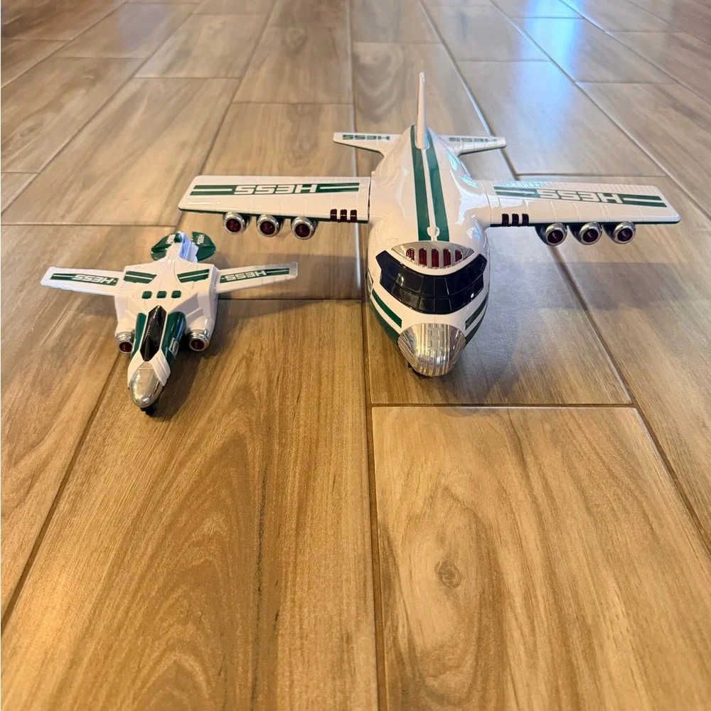 Hess Green and White Cargo Plane and Jet Toy - Picture 6 of 6
